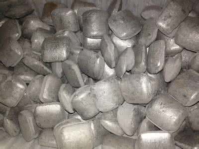 一位發(fā)言人表示，巴西淡水河谷（Vale）正在重新評估其在新喀里多尼亞虧損的鎳業(yè)務，這是上月新上任的首席執(zhí)行官Fabio Schvartsman對表現(xiàn)不佳資產(chǎn)進行廣泛考核的一部分。